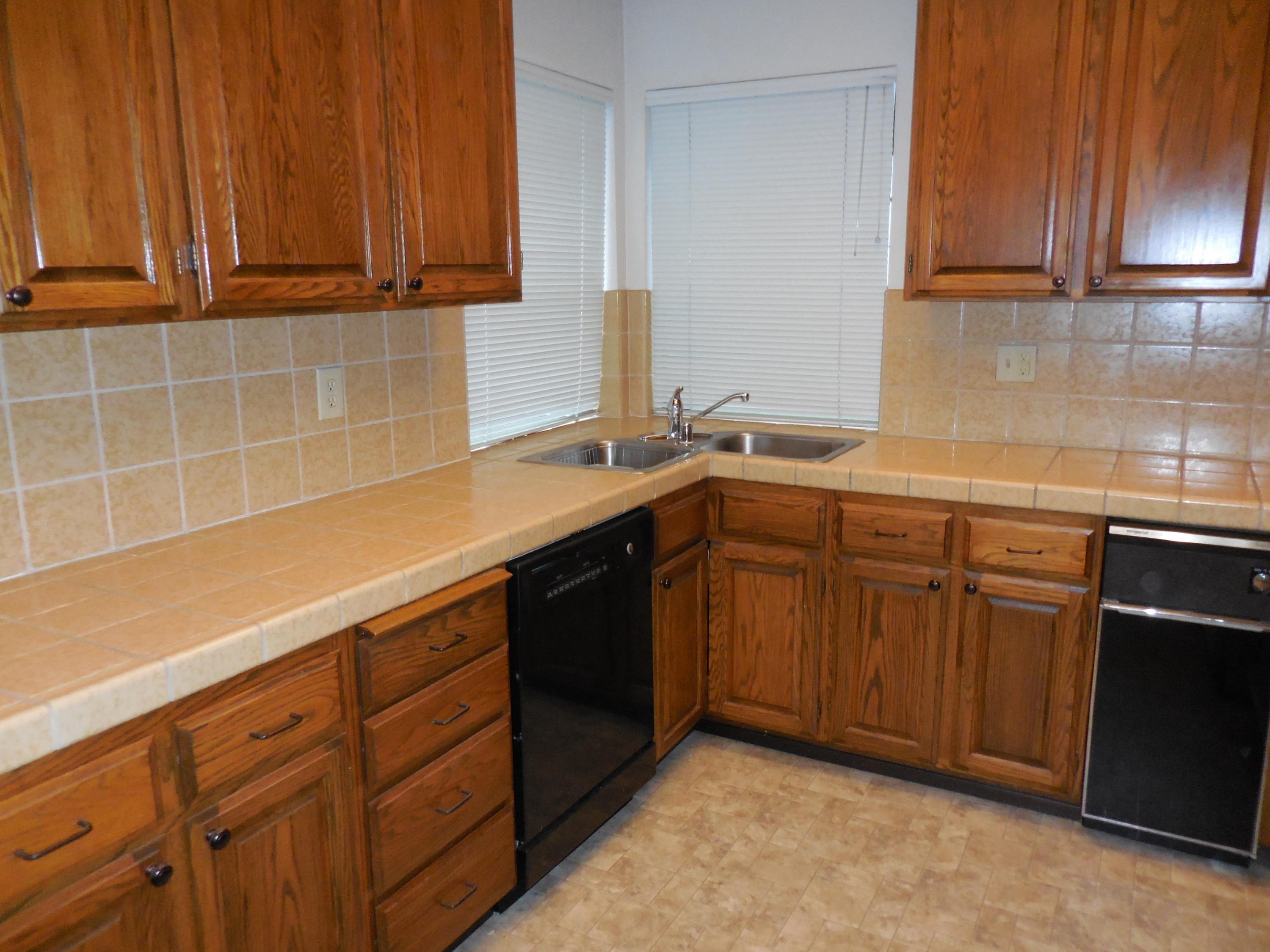 225 Ridgetop Drive, Unit 117 Redding, CA 96003 - Photo 4 of 20 Kitchen