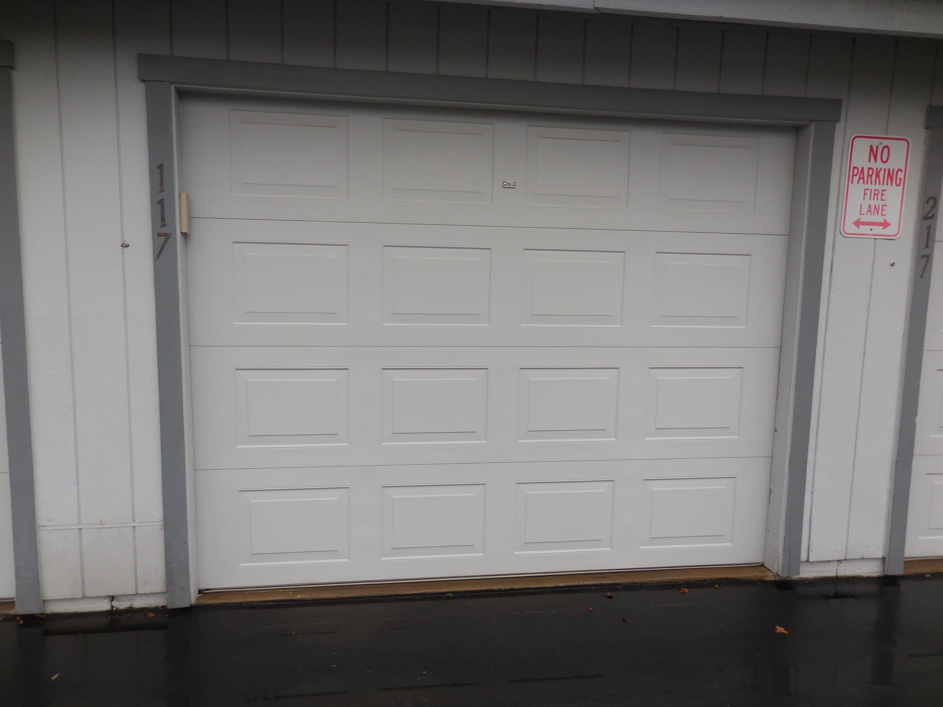 225 Ridgetop Drive, Unit 117 Redding, CA 96003 - Photo 6 of 20 Garage