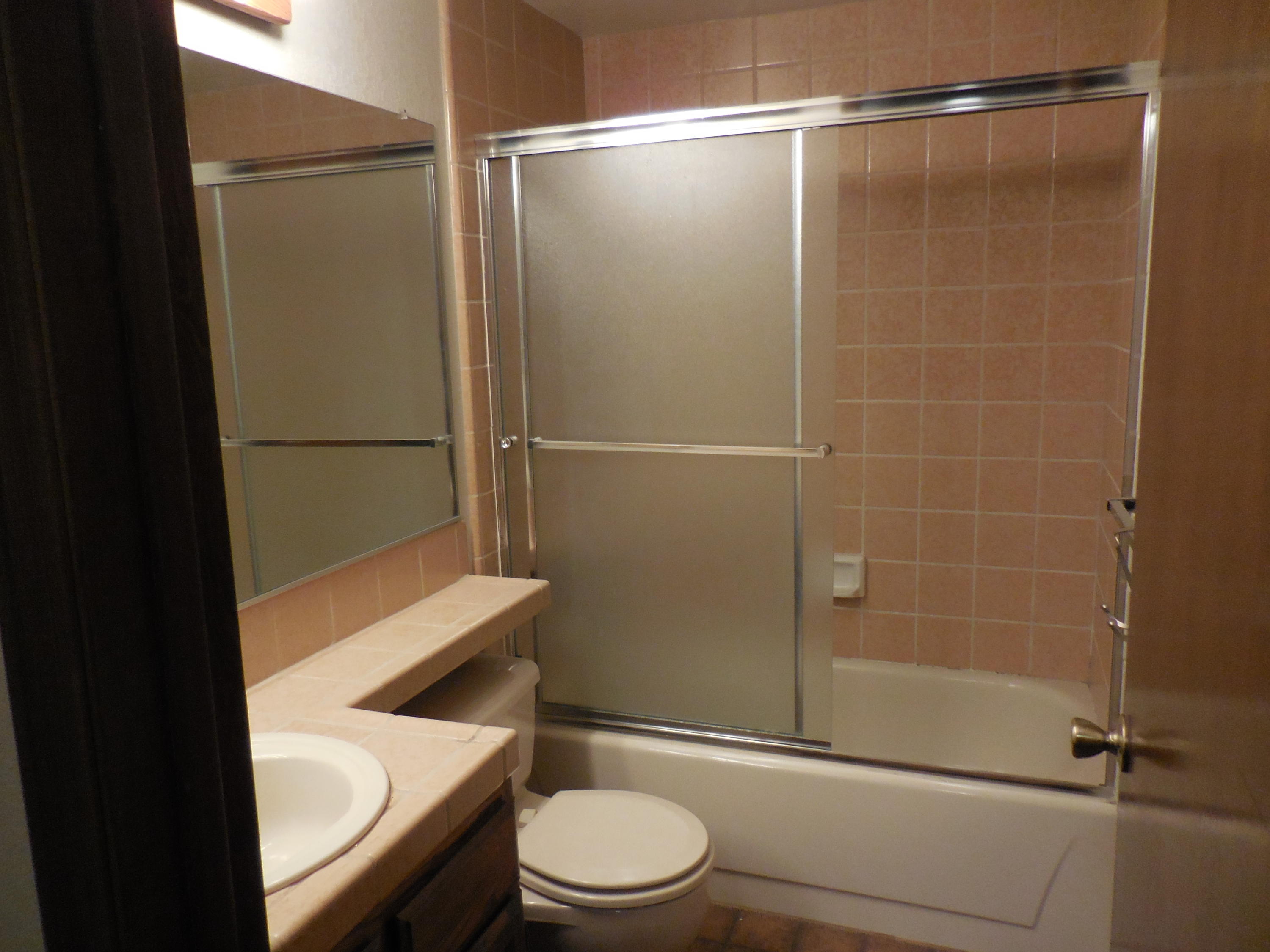 225 Ridgetop Drive, Unit 117 Redding, CA 96003 - Photo 8 of 20 Bathroom 2