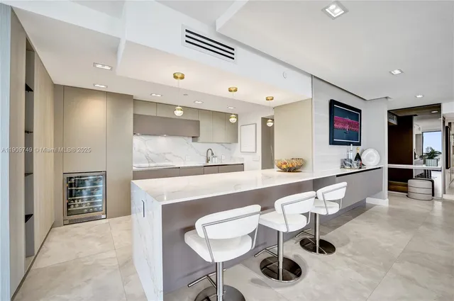 $11,500 | 19667 Turnberry Way, Unit 27J, Aventura, FL 33180