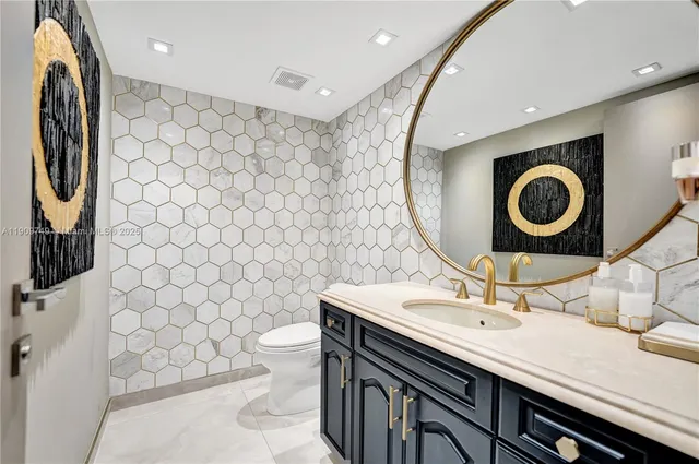 $11,500 | 19667 Turnberry Way, Unit 27J, Aventura, FL 33180