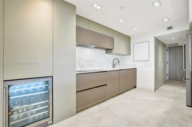 $11,500 | 19667 Turnberry Way, Unit 27J, Aventura, FL 33180