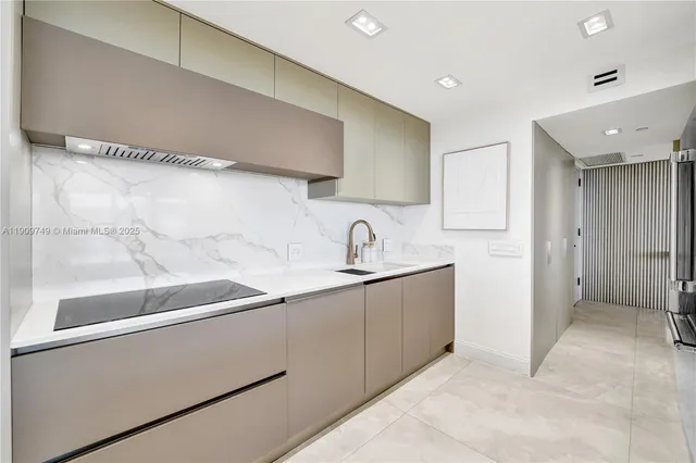 $11,500 | 19667 Turnberry Way, Unit 27J, Aventura, FL 33180