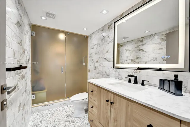 $11,500 | 19667 Turnberry Way, Unit 27J, Aventura, FL 33180