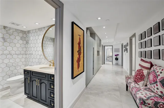 $11,500 | 19667 Turnberry Way, Unit 27J, Aventura, FL 33180