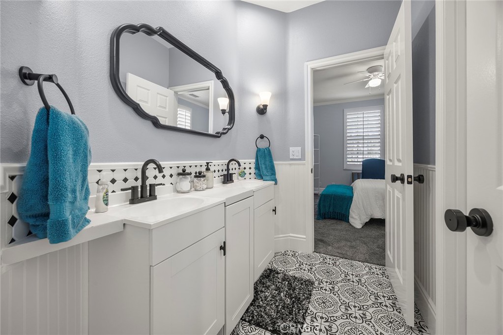 16 Kempton Lane Ladera Ranch, CA 92694 - Photo 46 of 60 Upstairs bathroom.