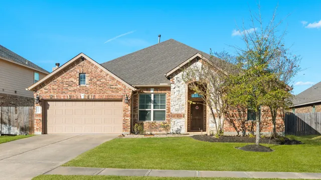 $450,000 | 1543 Heartwood Drive, Conroe, TX 77384