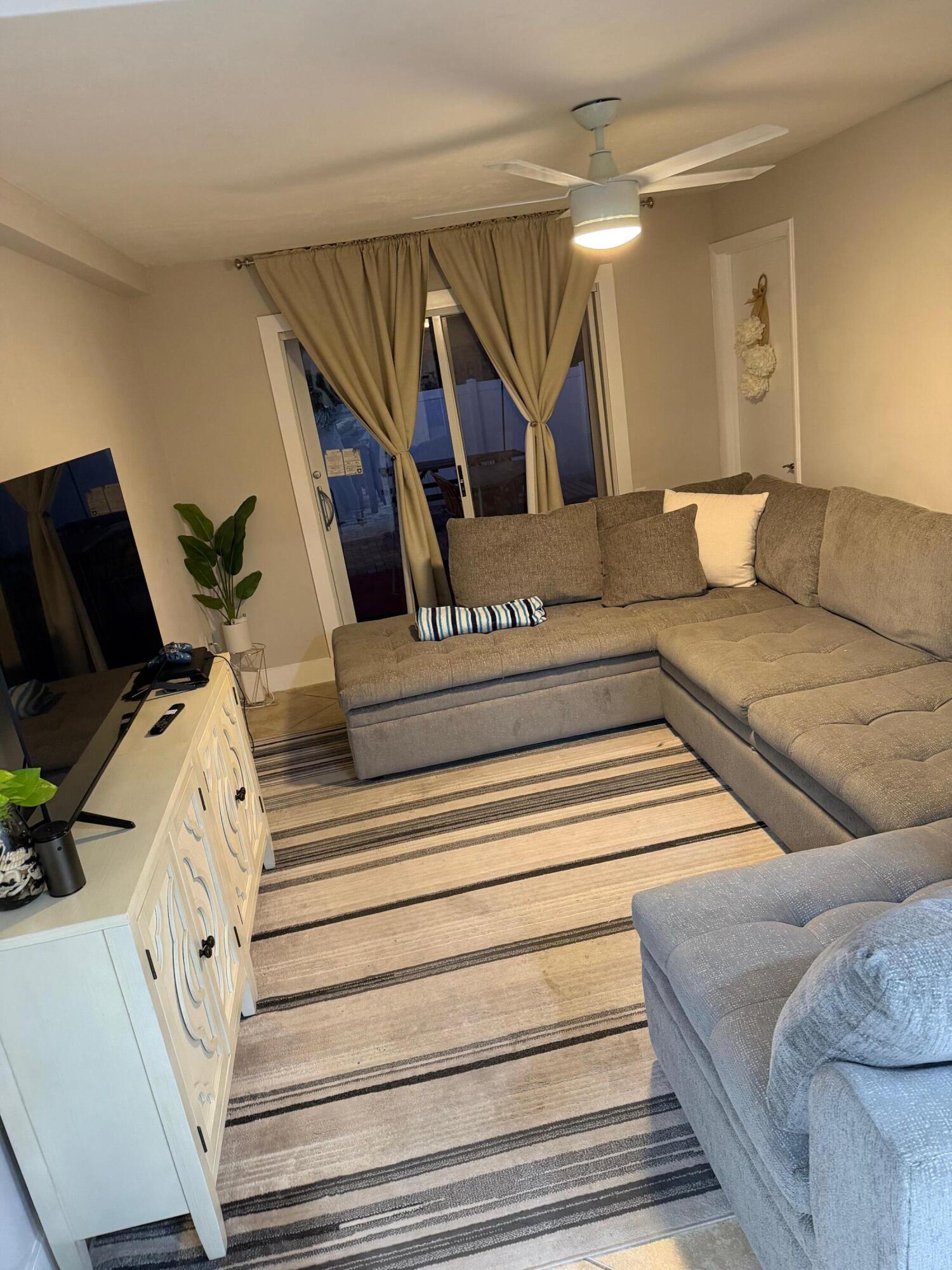 9675 Southwest 1st Place Boca Raton, FL 33428 - Photo 10 of 11 a view of entryway