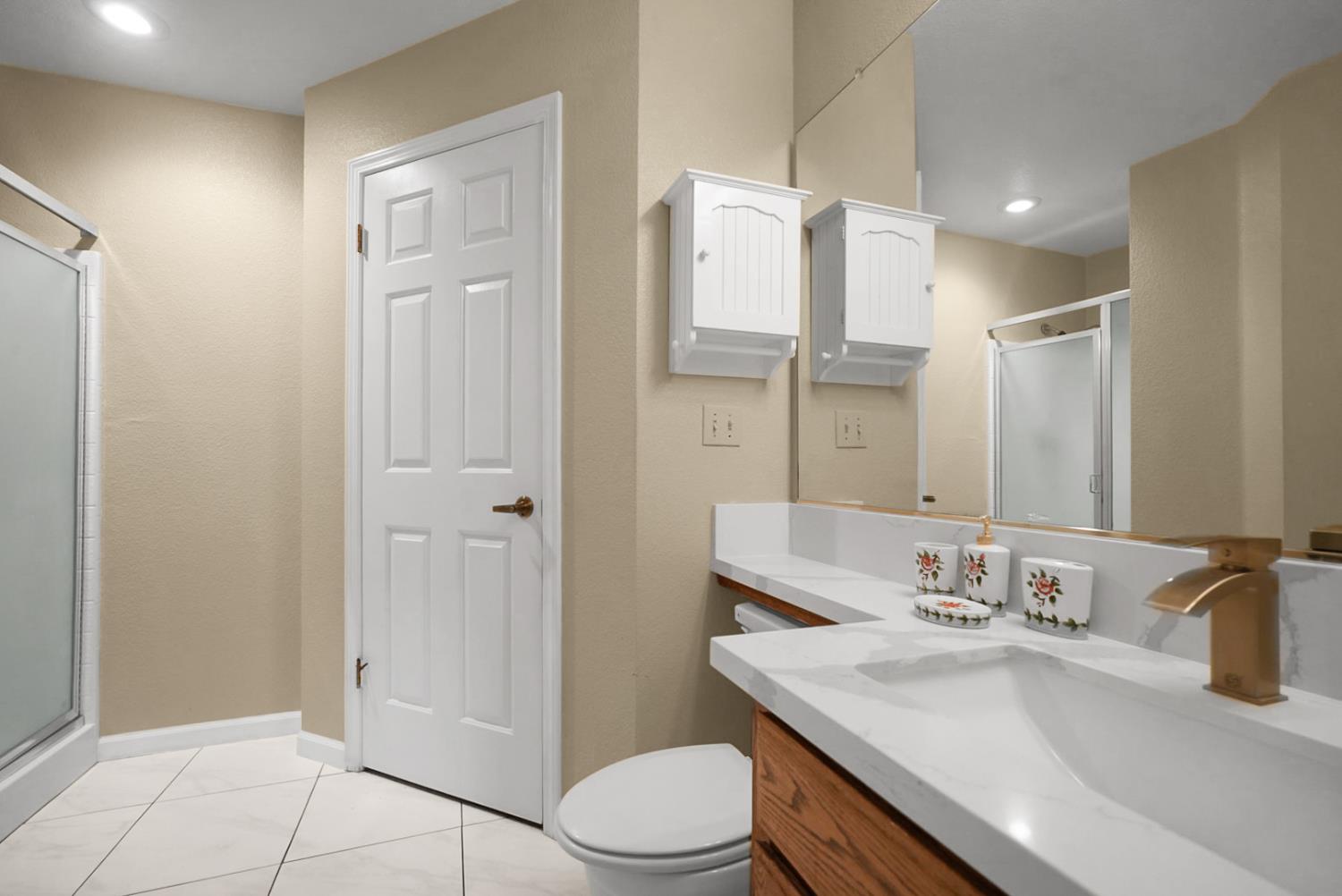 2809 Fleming Court Modesto, CA 95356 - Photo 14 of 34 a bathroom with a sink toilet a mirror and vanity