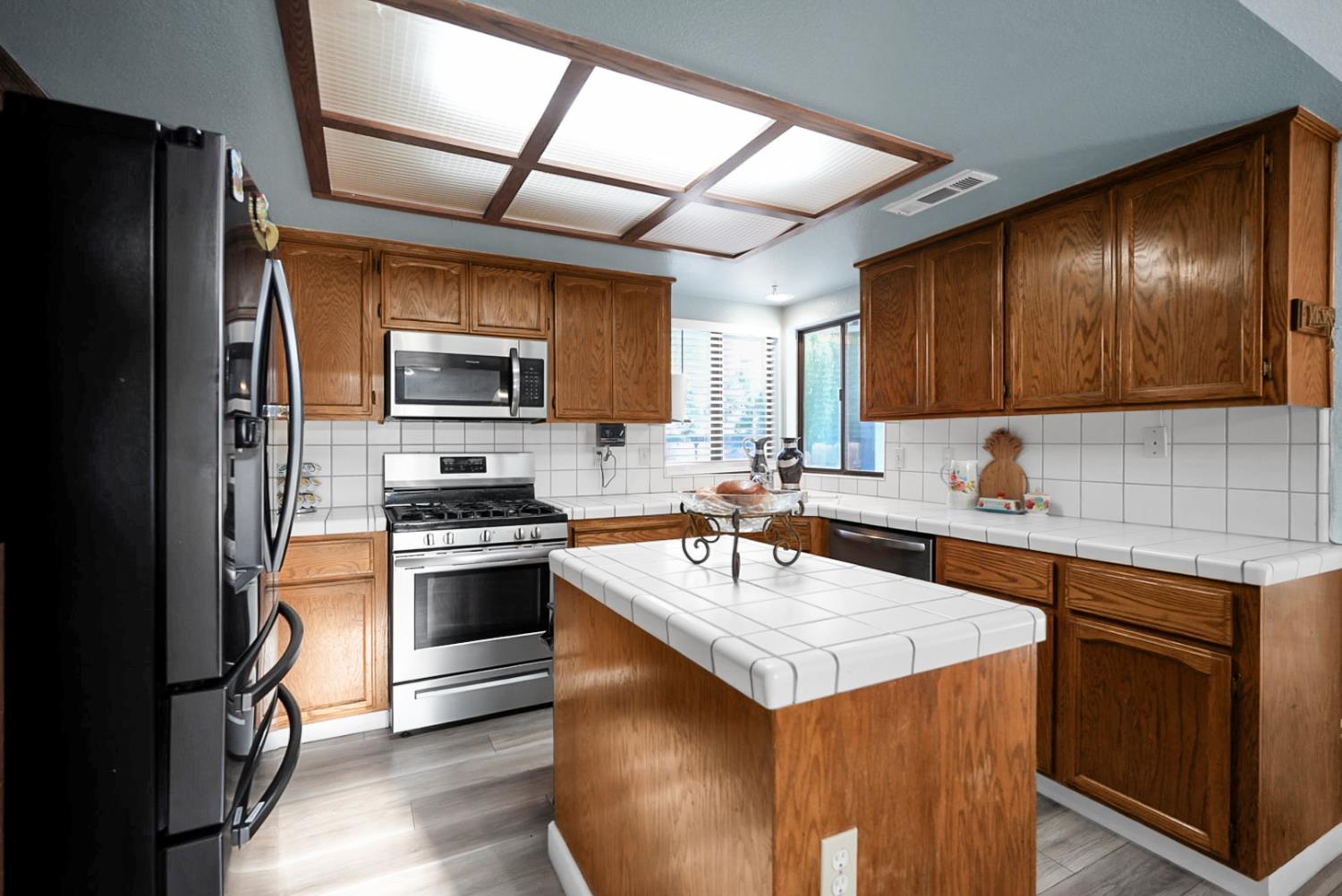2809 Fleming Court Modesto, CA 95356 - Photo 10 of 34 a kitchen with a sink stove and refrigerator