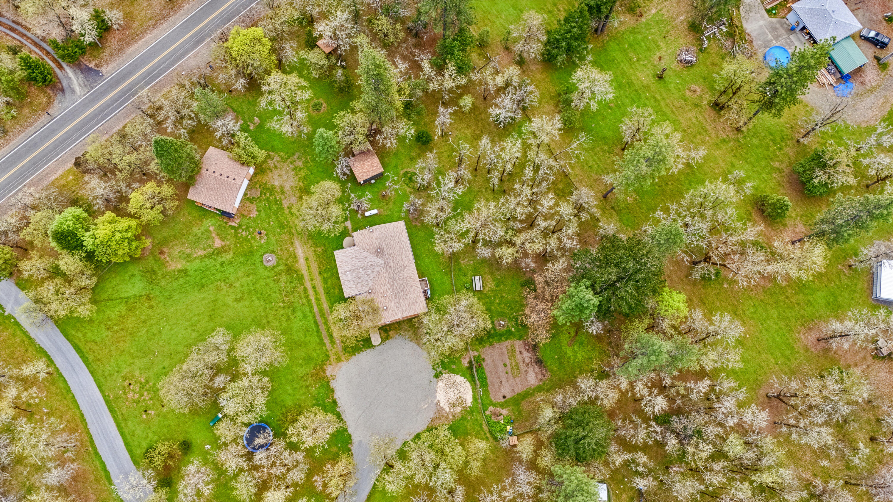360 Lamont Way Cave Junction, OR 97523 - Photo 19 of 31