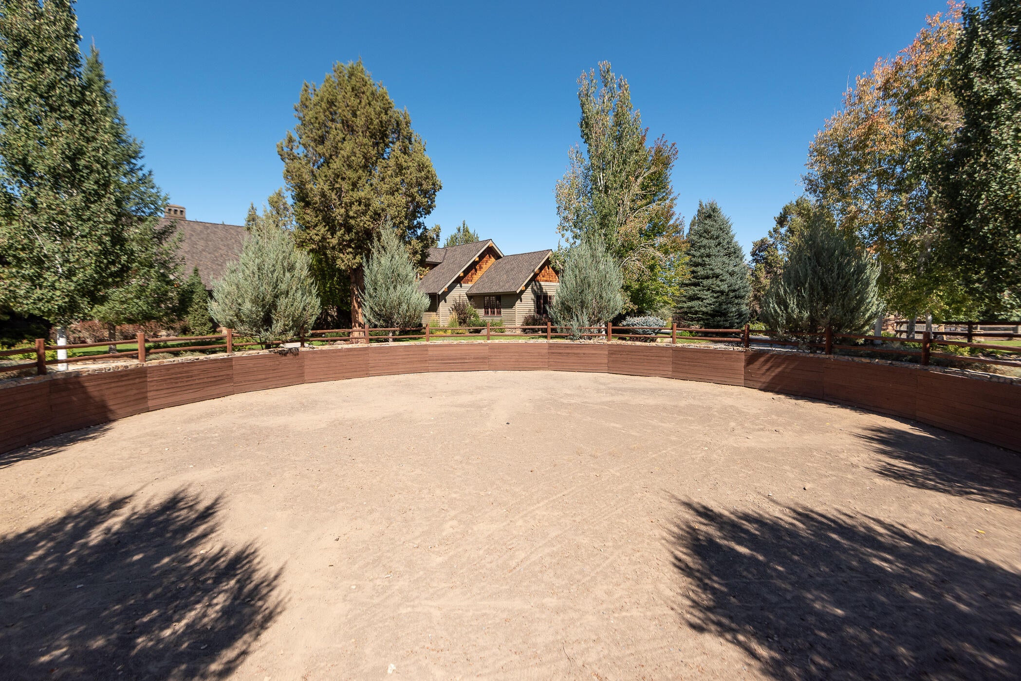 20240 Rock Canyon Road Bend, OR 97703 - Photo 47 of 48 46Round corral