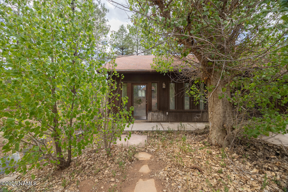 129 North Spitz Spring Road Parks, AZ 86018 - Photo 39 of 59 a front view of a house with a garden