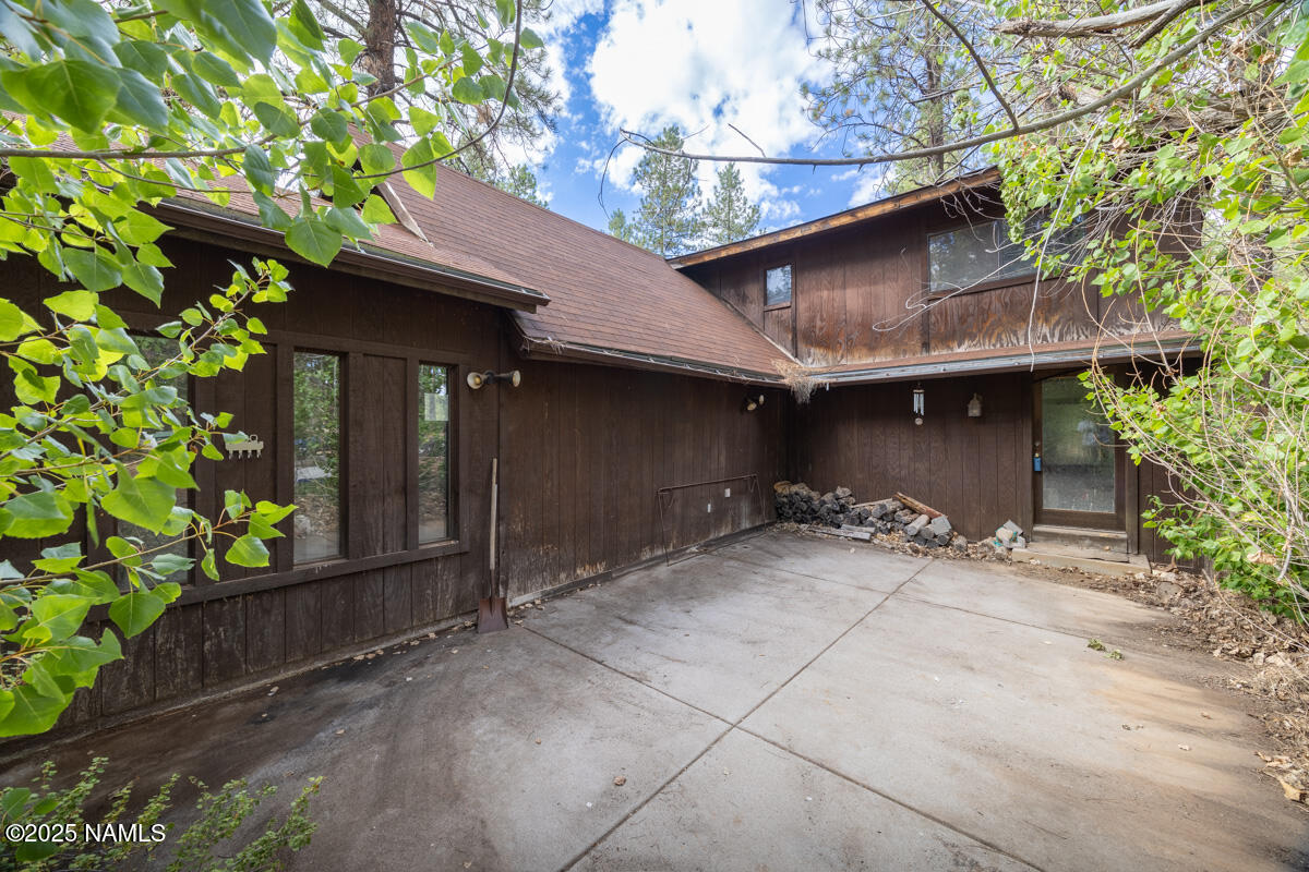 129 North Spitz Spring Road Parks, AZ 86018 - Photo 40 of 59 a house with a tree in front of it