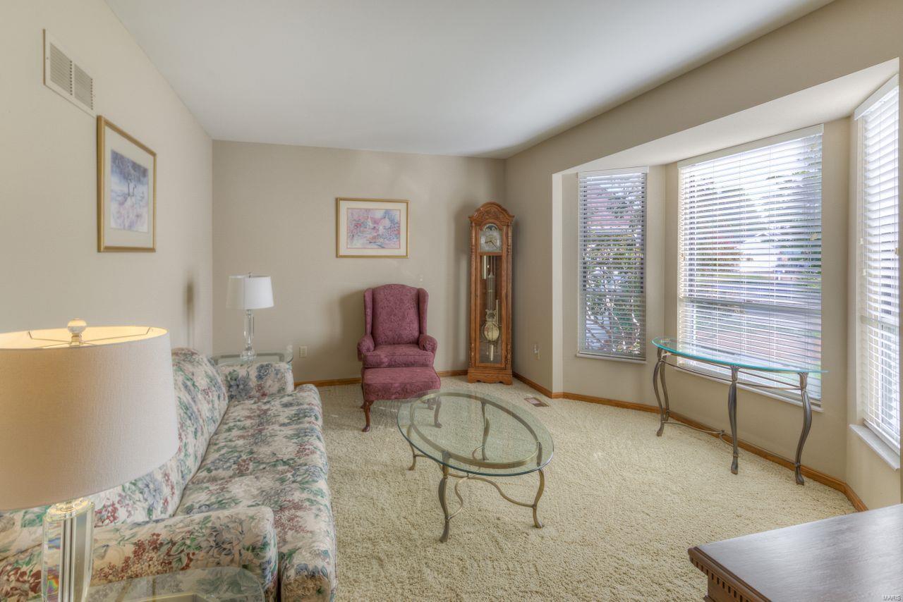 2573 England Town Road St. Louis, MO 63129 - Photo 5 of 22