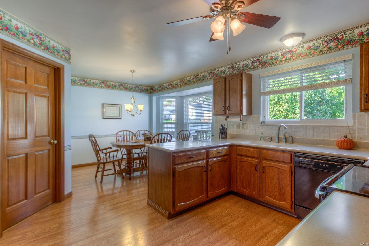 2573 England Town Road St. Louis, MO 63129 - Photo 10 of 22