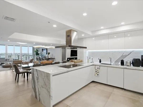 $20,000 | 330 Sunny Isles Boulevard, Unit 52404, Sunny Isles Beach, FL 33160