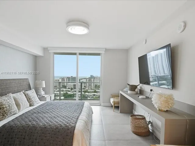 a view of a house with backyard and trees