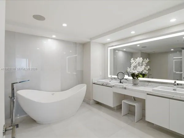 $20,000 | 330 Sunny Isles Boulevard, Unit 52404, Sunny Isles Beach, FL 33160