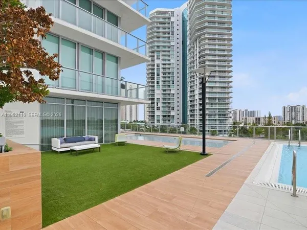 $20,000 | 330 Sunny Isles Boulevard, Unit 52404, Sunny Isles Beach, FL 33160