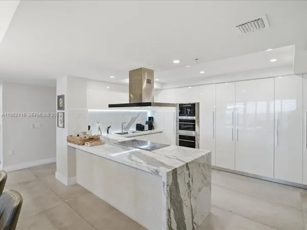 $20,000 | 330 Sunny Isles Boulevard, Unit 52404, Sunny Isles Beach, FL 33160