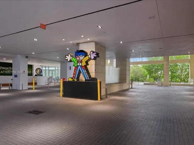 $16,000 | 330 Sunny Isles Boulevard, Unit 52404, Sunny Isles Beach, FL 33160