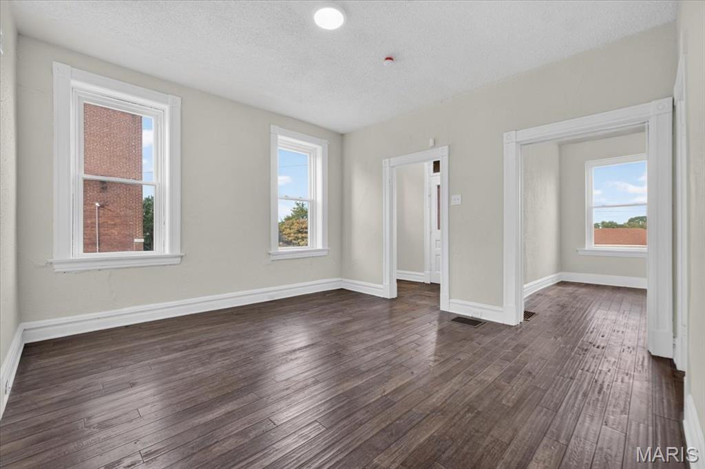 5216 Morgan Ford Road St. Louis, MO 63116 - Photo 11 of 36 Gallery Image 11