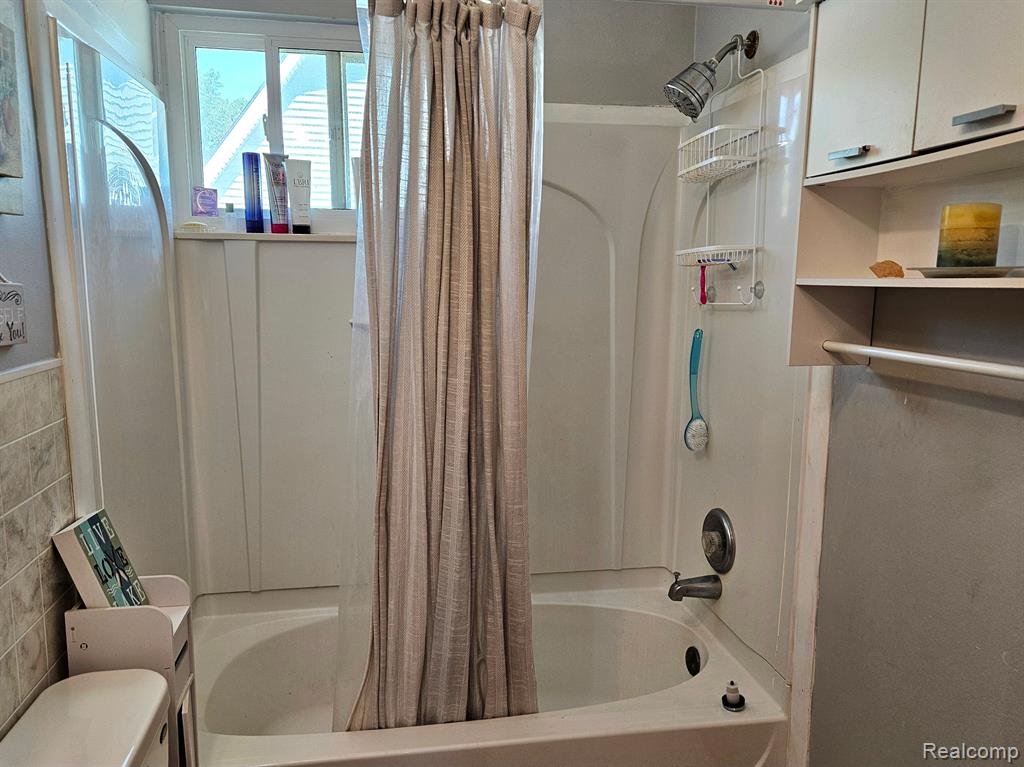 9551 Kress Road Pinckney, MI 48169 - Photo 19 of 34