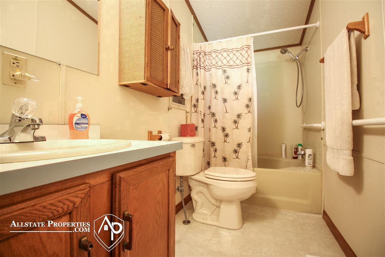4460 Center Road Flint, MI 48506 - Photo 9 of 33
