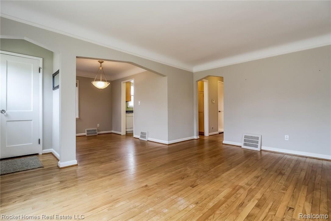 1792 Stanford Road Berkley, MI 48072 - Photo 4 of 29 004-Living_Room-5236063-medium.jpg