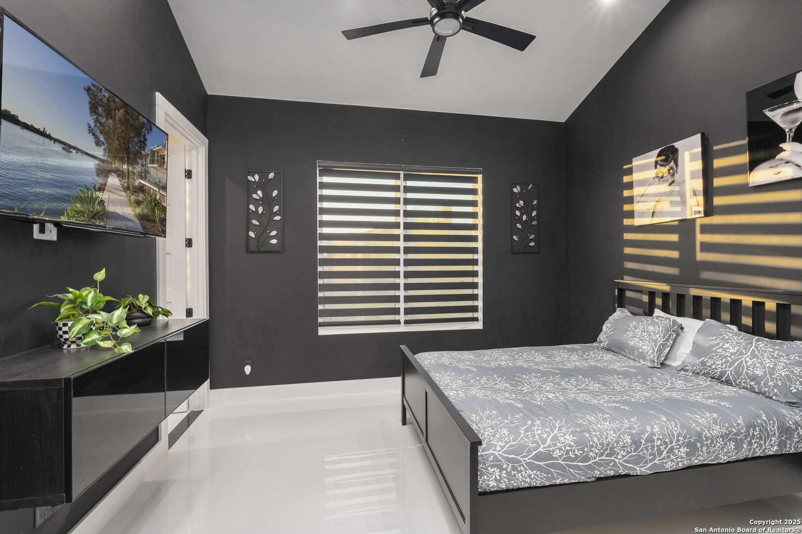 1178 Mystic Parkway Spring Branch, TX 78070 - Photo 25 of 62 a bedroom with a bed potted plant and a window