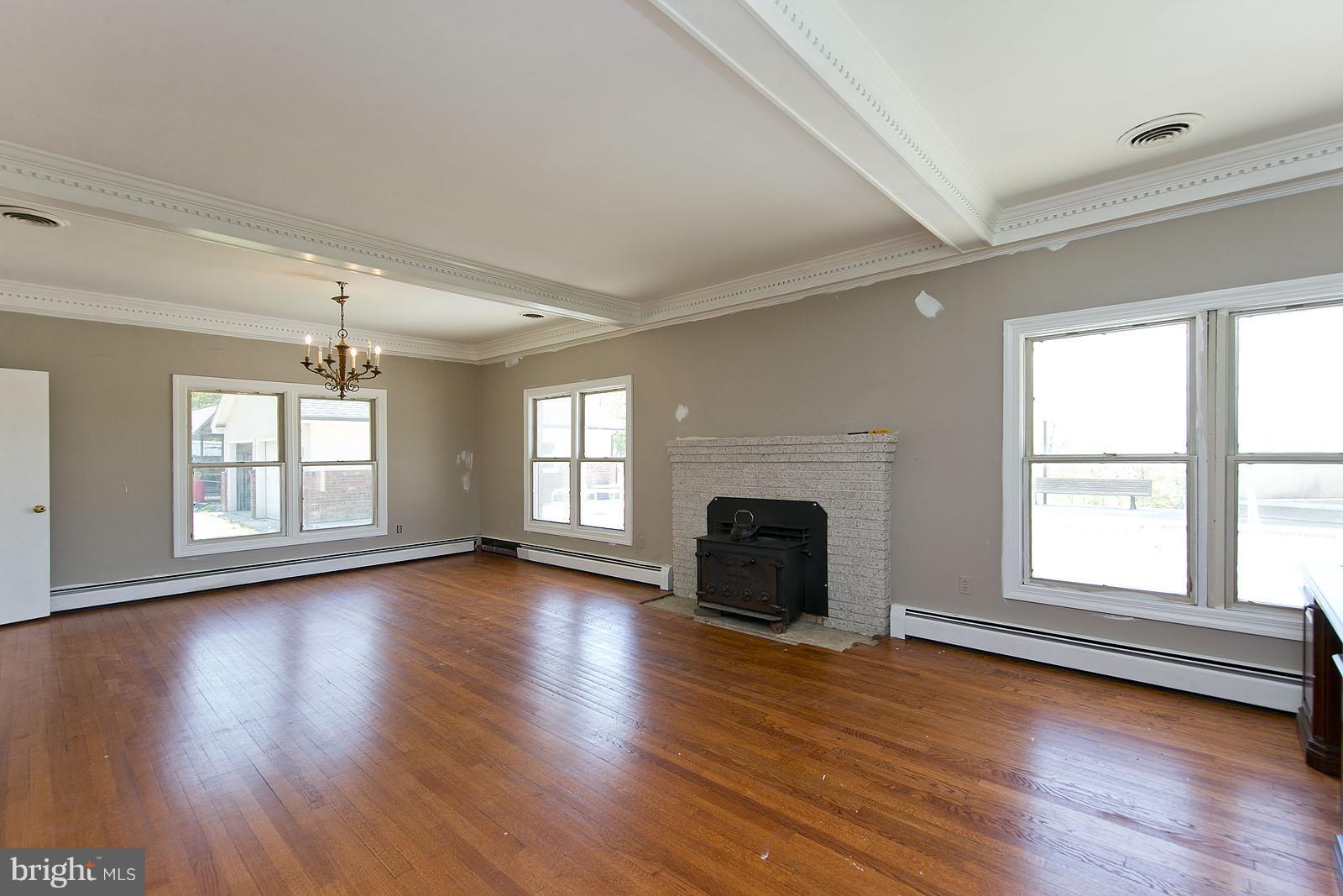 1176 Perry Road Winchester, VA 22602 - Photo 5 of 30 Living Room