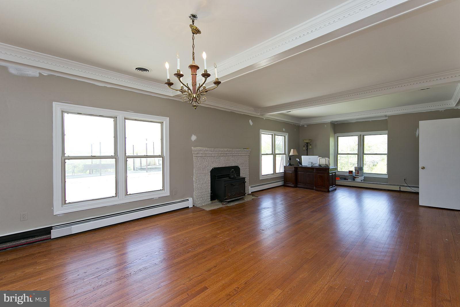 1176 Perry Road Winchester, VA 22602 - Photo 6 of 30 Living Room