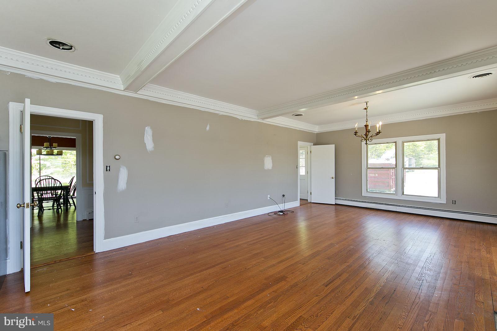 1176 Perry Road Winchester, VA 22602 - Photo 7 of 30 Living Room
