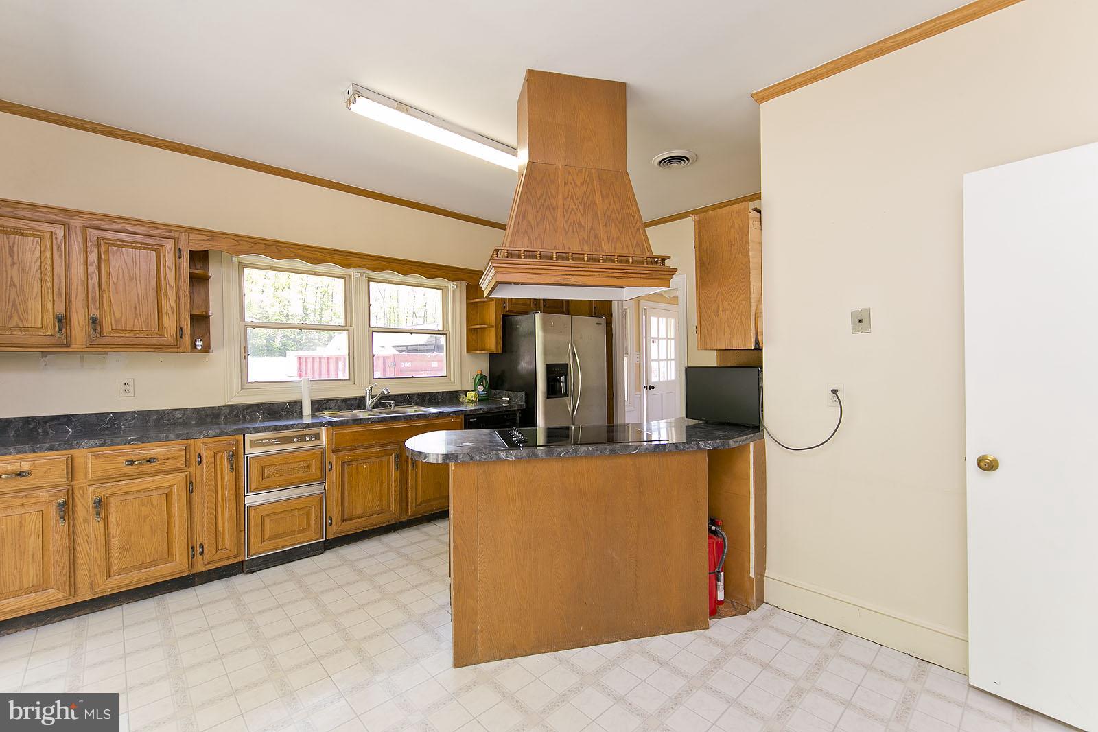 1176 Perry Road Winchester, VA 22602 - Photo 10 of 30 Kitchen
