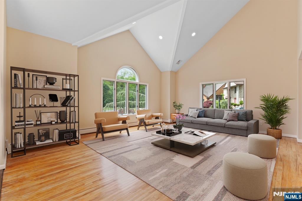 606 Mill Run Paramus, NJ 07652 - Photo 5 of 10 Gallery Image 5