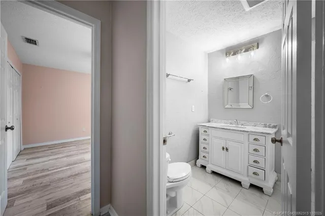 $599,000 | 434 Northeast Acacia Place, Jensen Beach, FL 34957