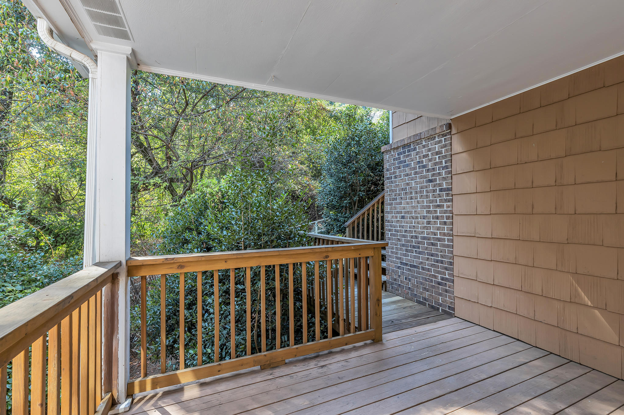 561 Winterview Lane Chattanooga, TN 37409 - Photo 3 of 24 Covered Front Porch