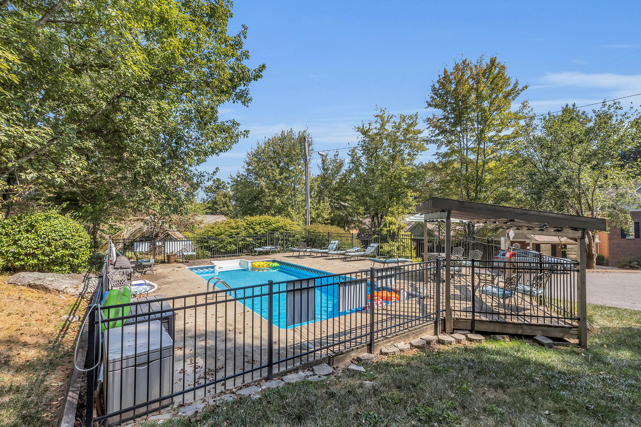 561 Winterview Lane Chattanooga, TN 37409 - Photo 22 of 24 Community Pool