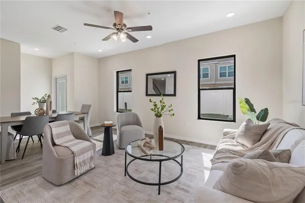 $325,000 | 4346 Cambio Gdns Court, Tampa, FL 33610