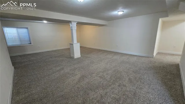 a view of empty room with window