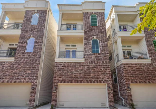 $530,000 | 1035 West 17th Street, Houston, TX 77008
