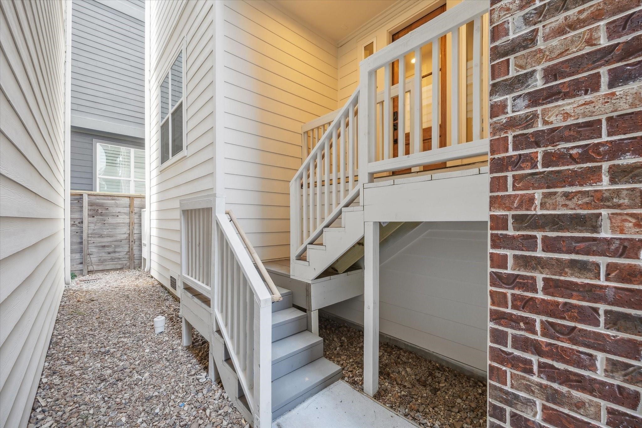 1035 West 17th Street Houston, TX 77008 - Photo 21 of 26 View of the entrance to your new home and graveled side-yard