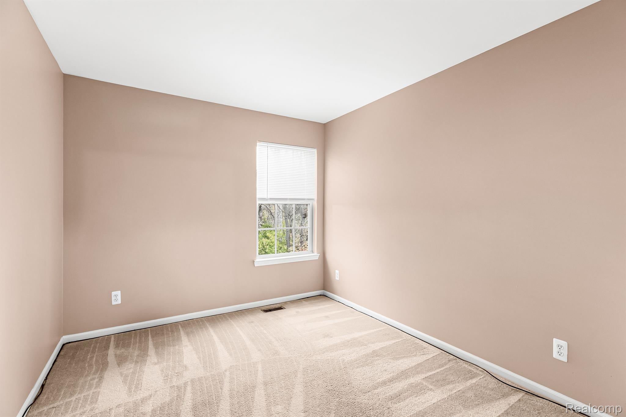 11766 Farmington Road Livonia, MI 48150 - Photo 20 of 23 Third bedroom