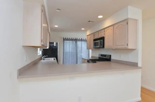 $7,900 | 6 Harleston Street, Unit 6, Boston, MA 02120