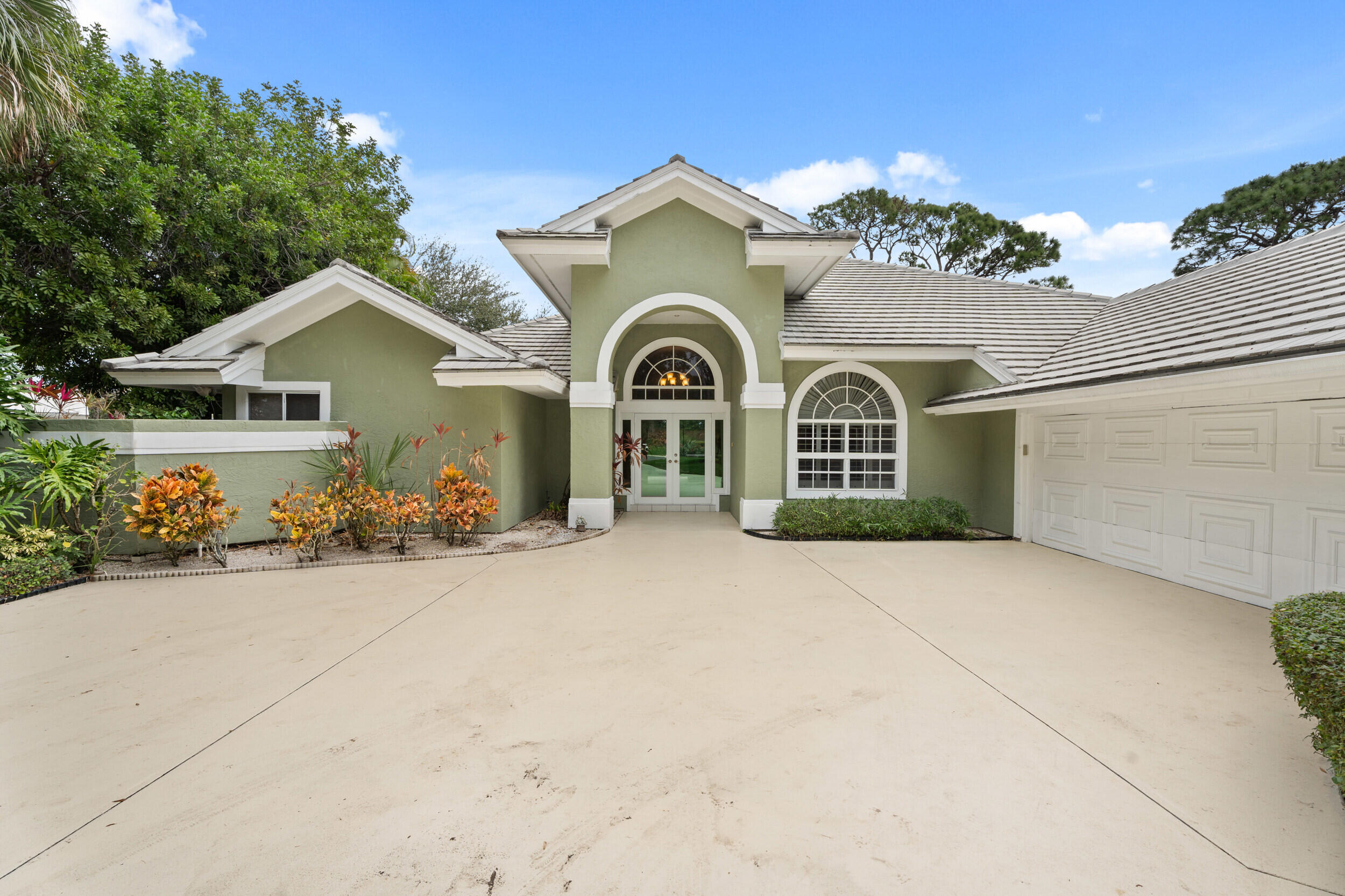 6581 Southeast Baltusrol Terrace Stuart, FL 34997 - Photo 3 of 48 41_smg08641