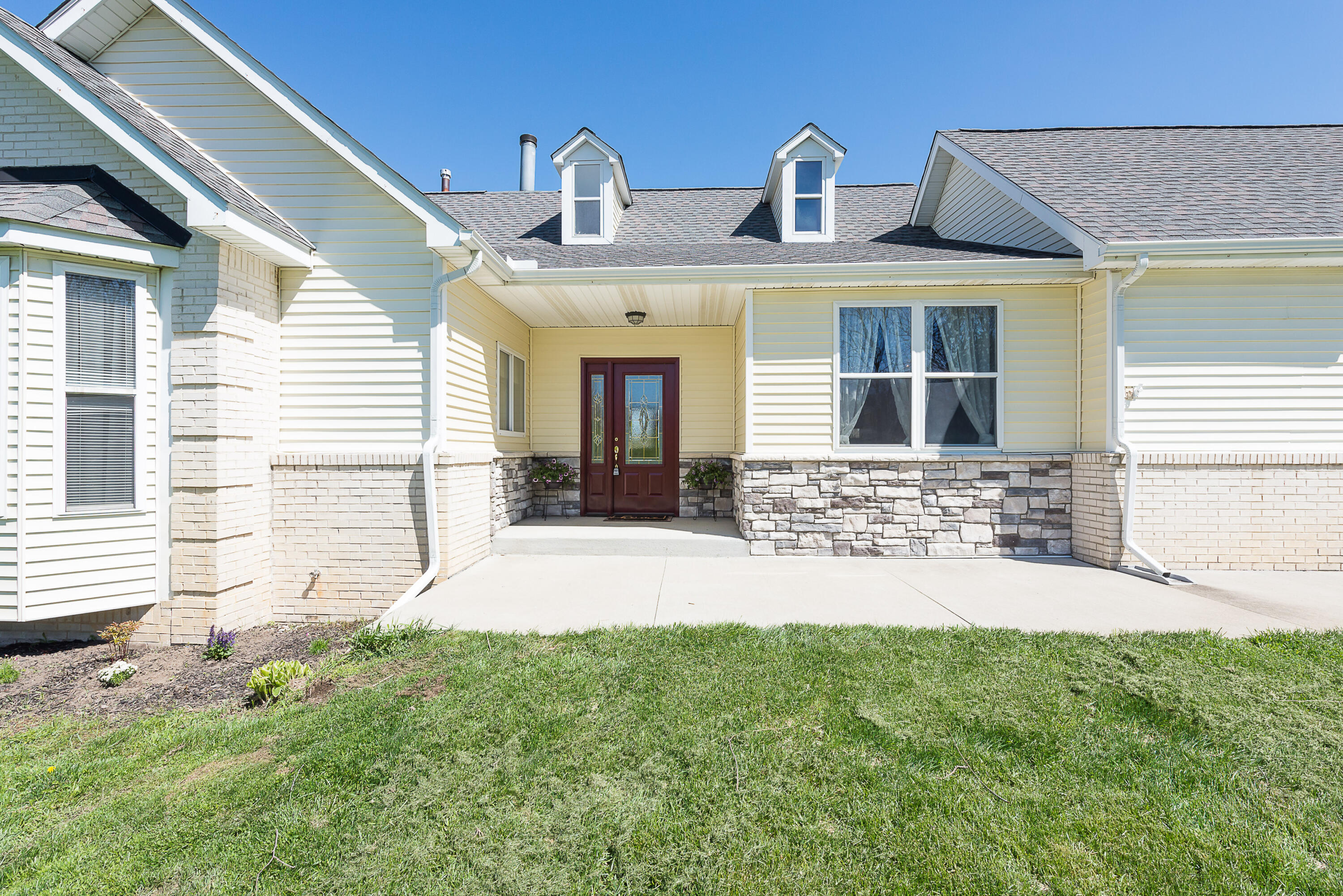 17275 Garvey Road Chelsea, MI 48118 - Photo 3 of 70 DSC_12
