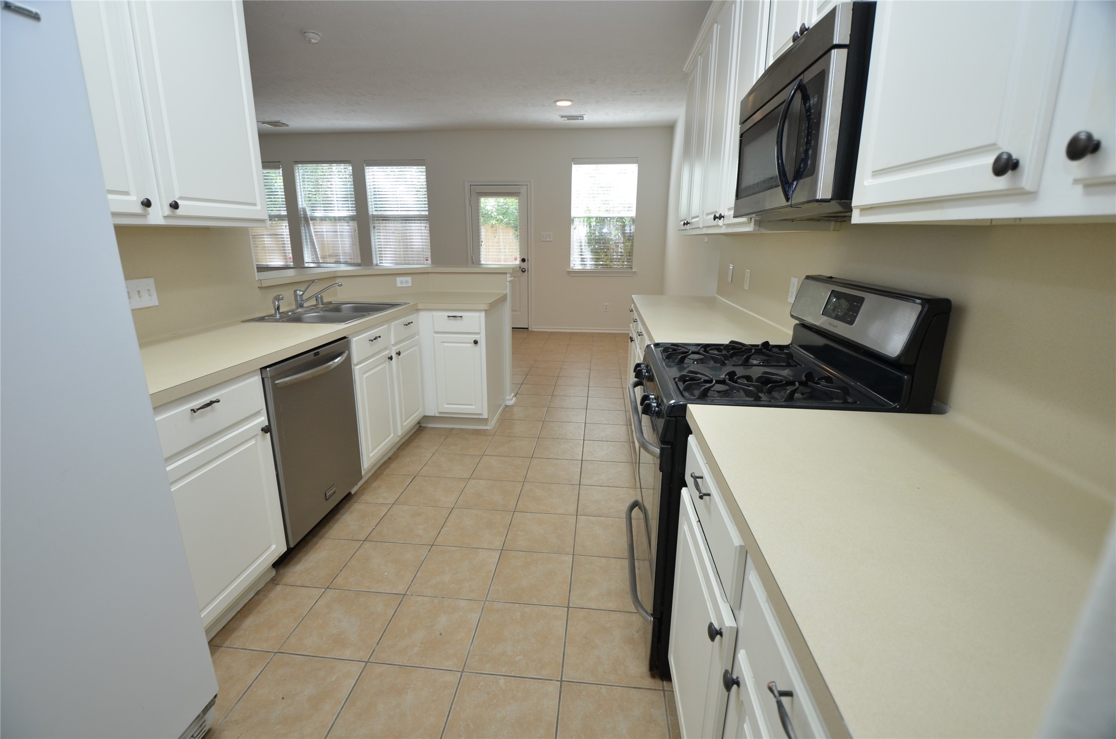 226 West Stedhill Loop Conroe, TX 77384 - Photo 13 of 33