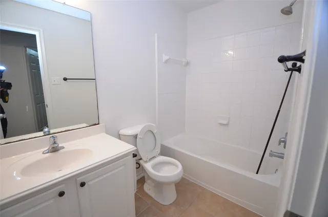 $277,900 | 226 West Stedhill Loop, Conroe, TX 77384