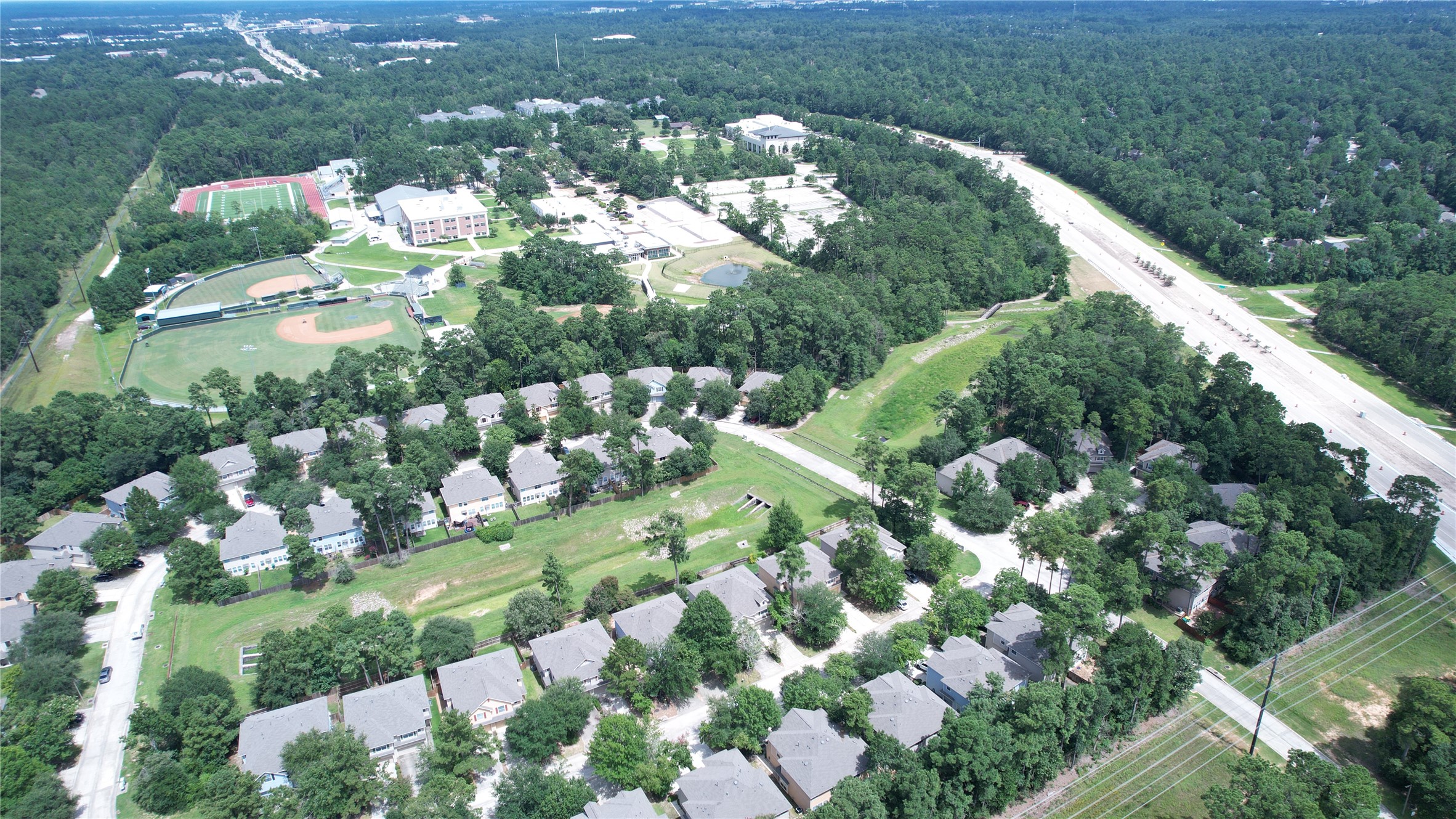 226 West Stedhill Loop Conroe, TX 77384 - Photo 5 of 33